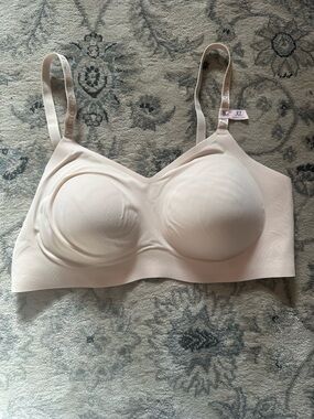 Victoria's Secret Seamless Light Pink Wireless Moulded Bra